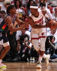 星空体育APP-全方位差距！76人扭转系列赛只能祈祷恩比德回归