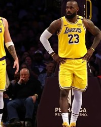 美记：詹姆斯并不愿意与东契奇成为队友，里夫斯同样不希望和卢卡并肩作战