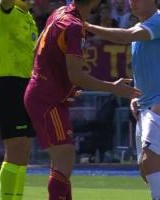 激烈！克里斯坦特中场拼抢中差点拉掉马鲁西奇球裤，露出后者大腿