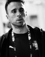 葡萄牙、尤文边锋小孔塞桑晒图，悼念车祸离世的若塔