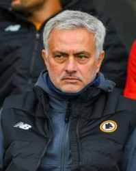 星空体育-罗马实验新阵型失败 穆里尼奥再陷争议判罚怪圈