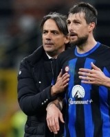 记者：国米考虑行使50万欧的选择权，与阿切尔比提前一年解约